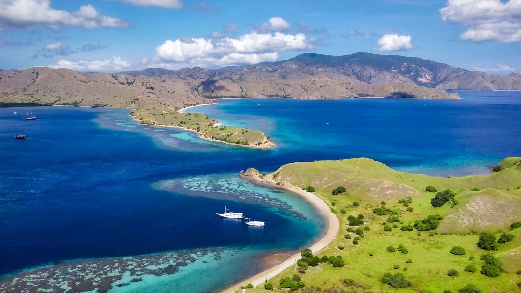 Flores Sea Conditions for Komodo Charters: When Is It Rough?